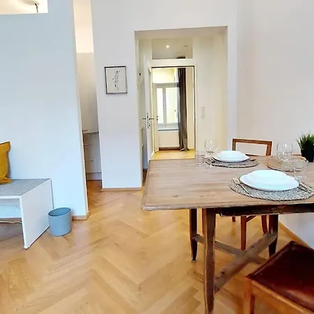 Apartment Homelystay - Downtown App