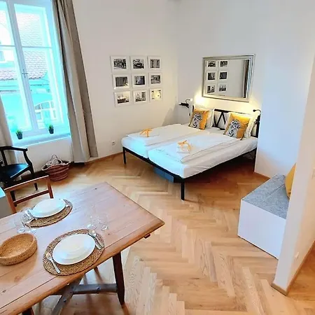 Homelystay - Downtown App Апартаменты *